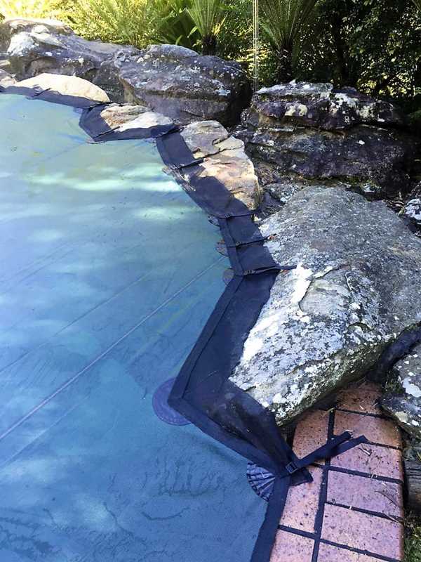 Leaf & Debris Cover on rock edge pool