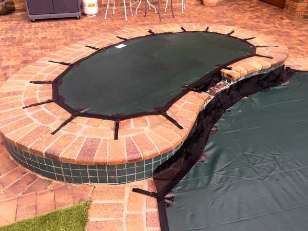 Cover fits seamlessly to raised spa