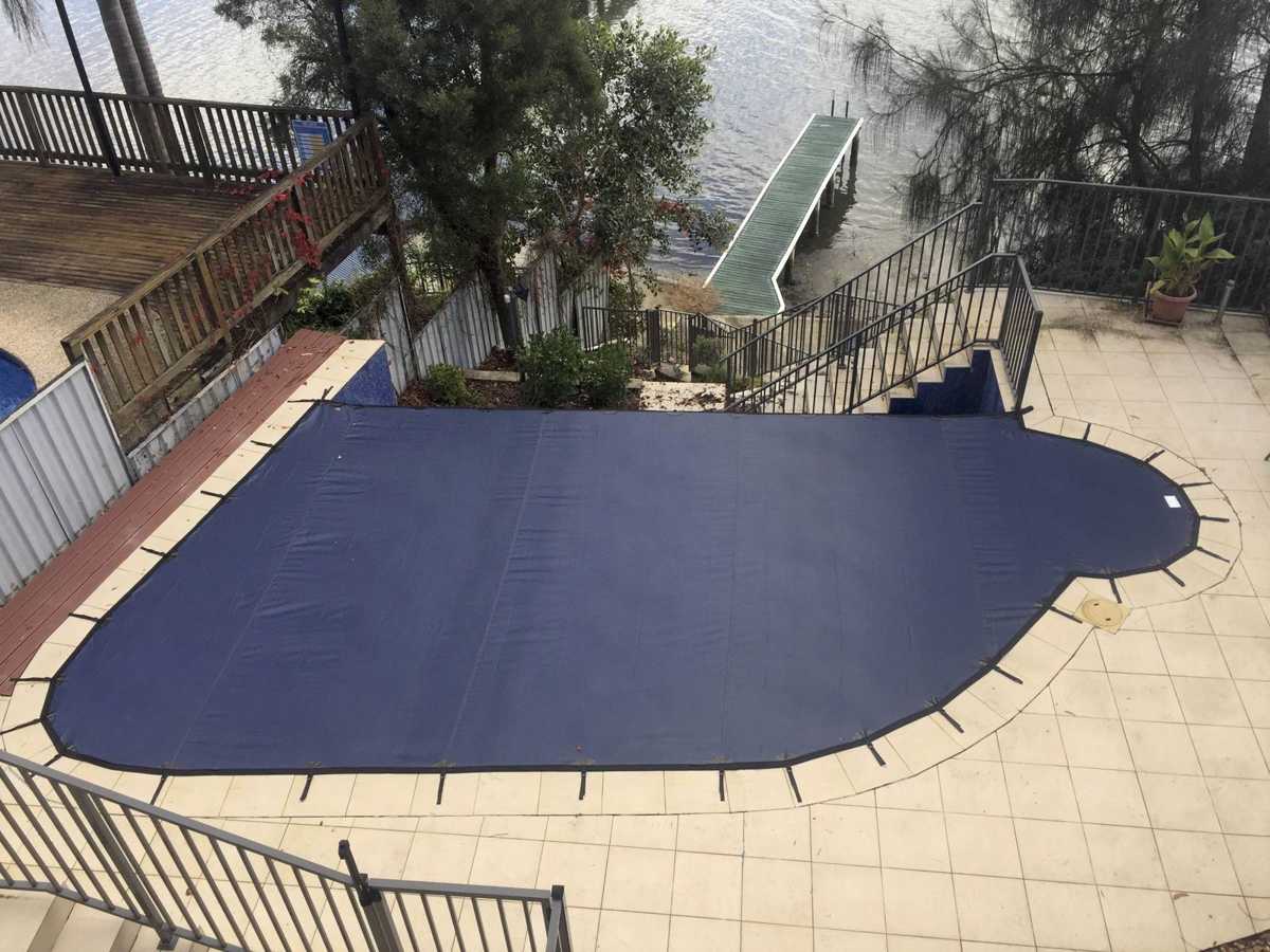 Infinity edge pool cover