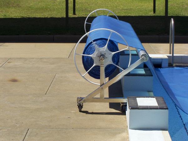 Pool Cover roller with outrigger