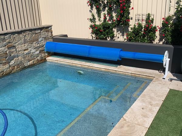 Wall End mount for Daisy Pool Cover Rollers